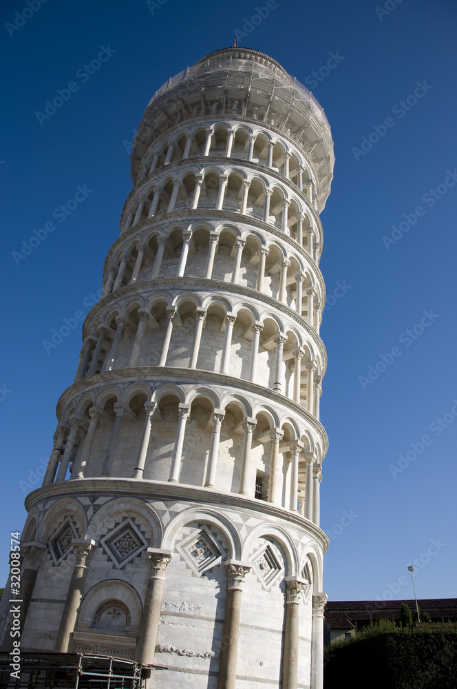 Torre di Pisa dal basso