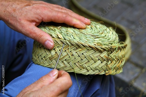 Tableau sur toile craftsman sewing basket esparto grass weaver