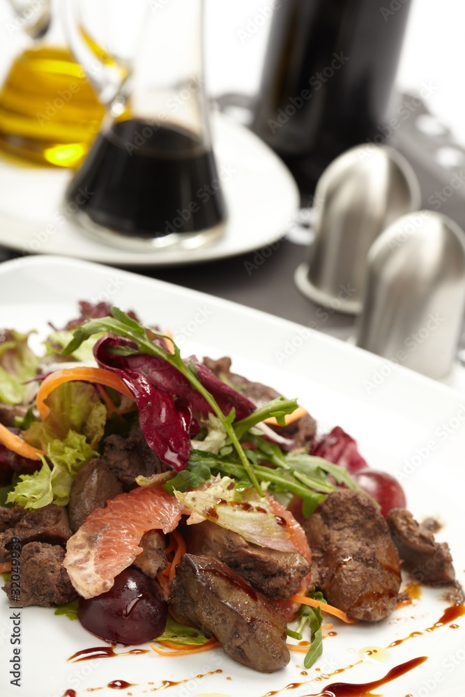 Beef with grapefruit and rucola salad Beef with grapefruit and rucola salad