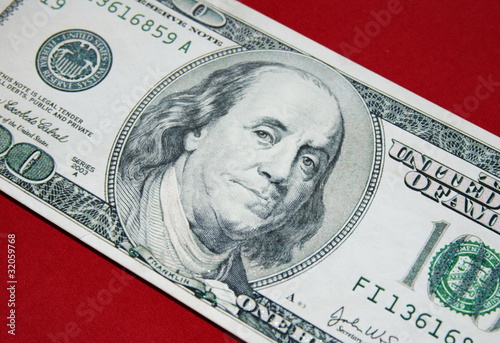 Сувенирная стодолларовая банкнота. Деньги