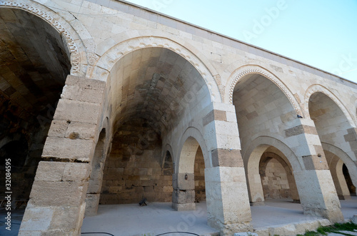 Les arches du Kervansaray de Sultanhani