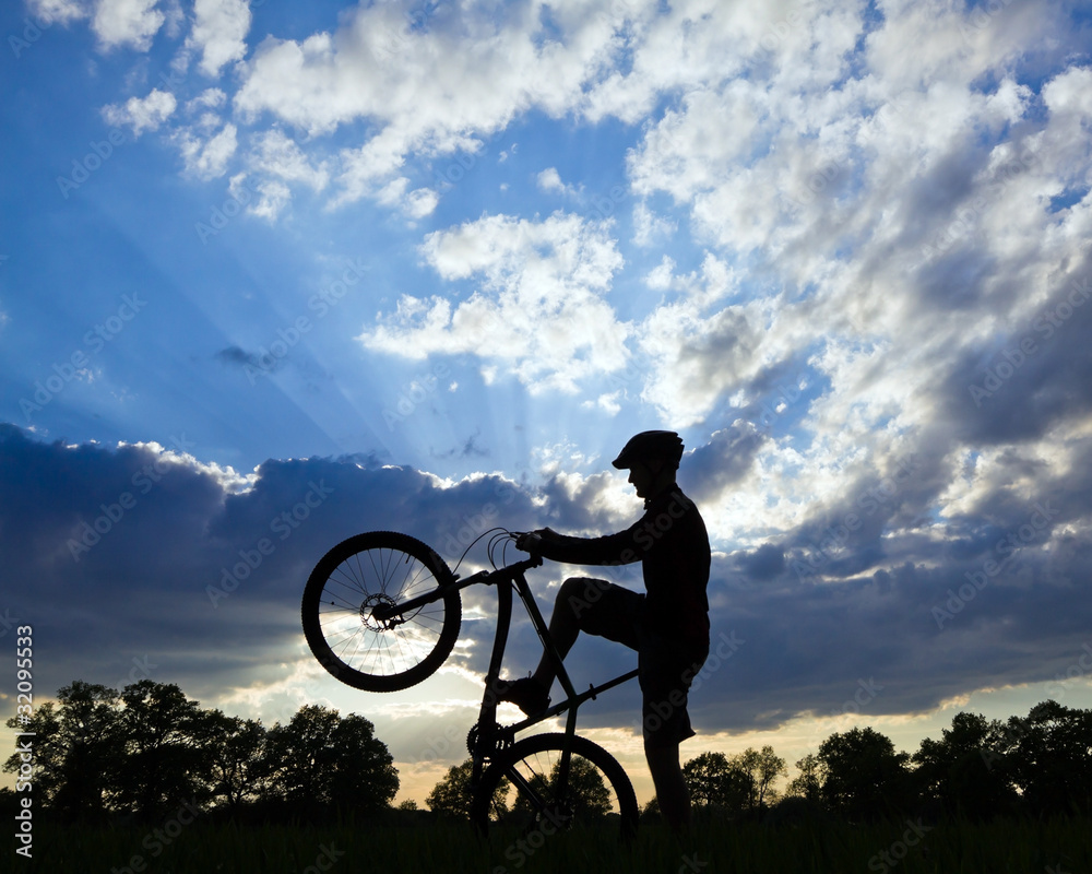 Obraz premium Cycling silhouette and success