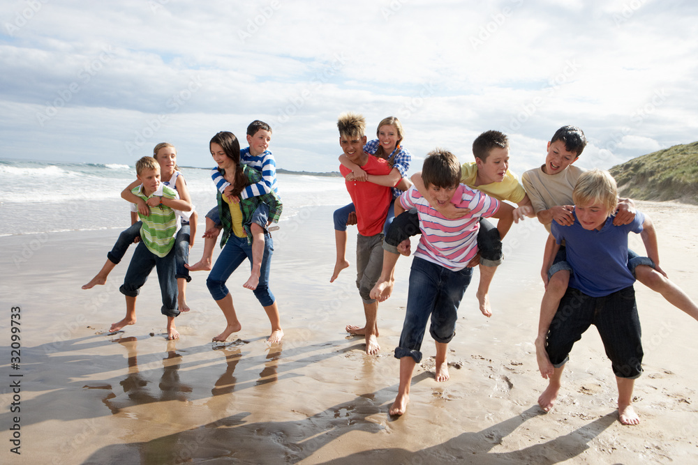 Obraz premium Teenagers playing piggyback