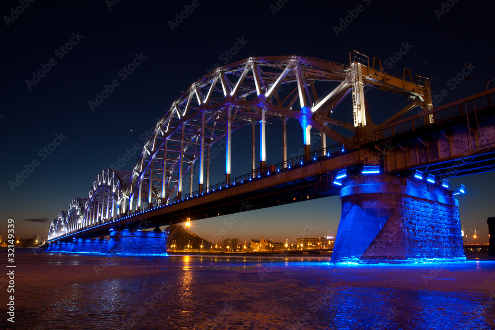 Obraz premium Railway bridge at night