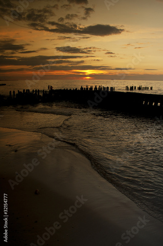 Zachód słońca w Kołobrzegu. Morski krajobraz. #32154777
