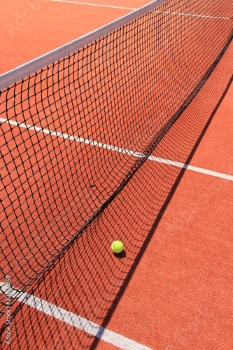 Court et balle de tennis © Fabien R.C.