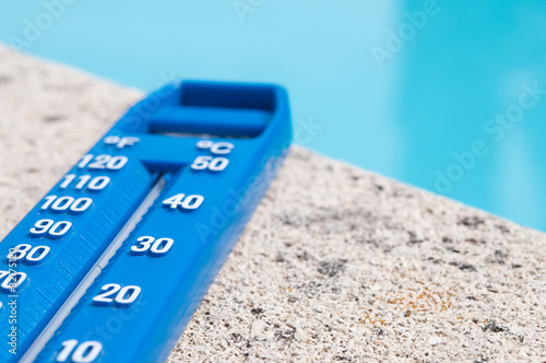 thermomètre de piscine photo