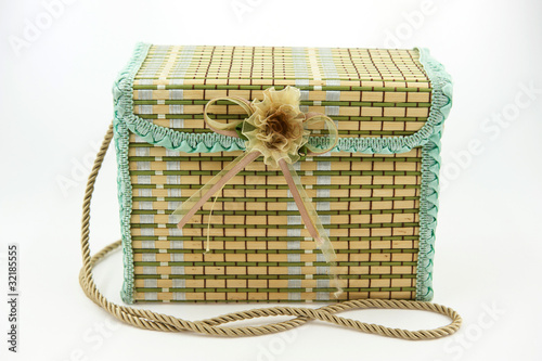 Прямоугольная детская сумочка, сделанная из соломки