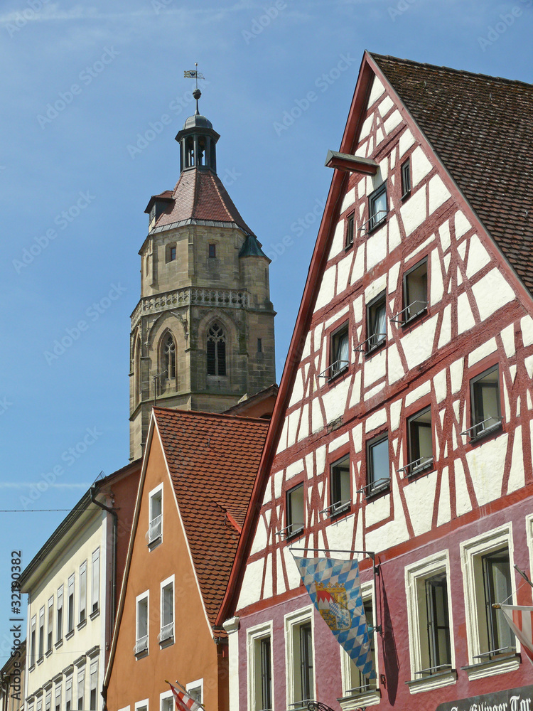 Fachwerkhäuser und Kirche in Weißenburg