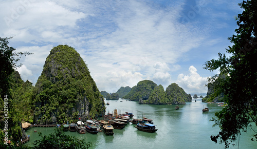 Панорама на морской залив Ха Лонг Бэй во Вьетнаме