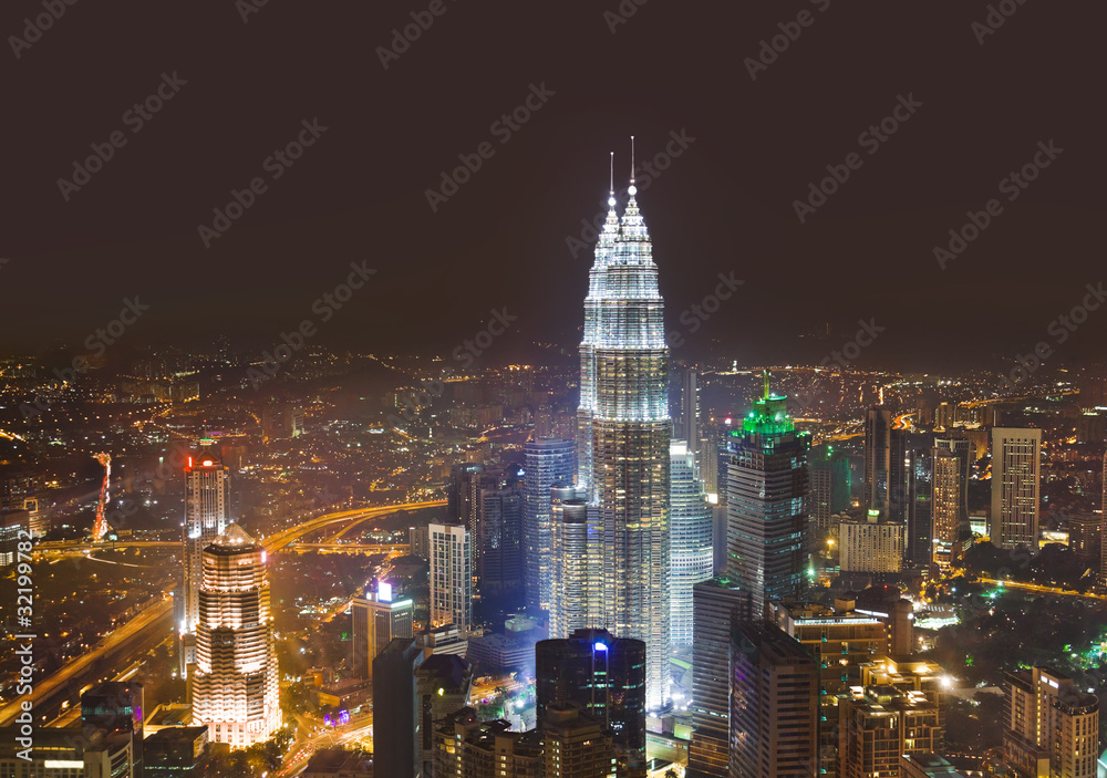 Fototapeta premium Twin towers at Kuala Lumpur (Malaysia)