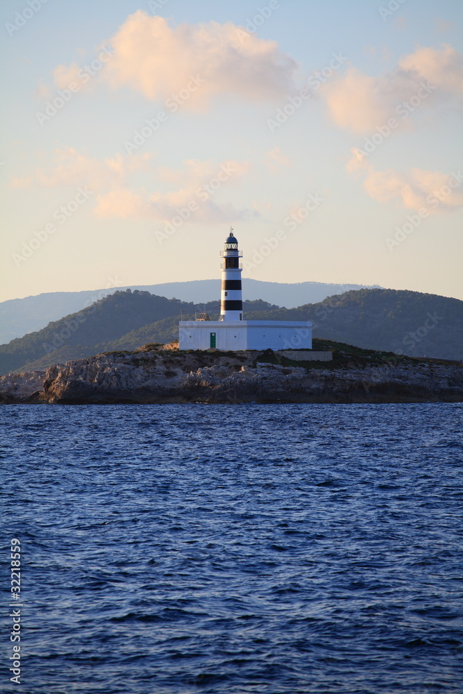 Leuchtturm zwischen der Platja d´en Bossa und Formentera