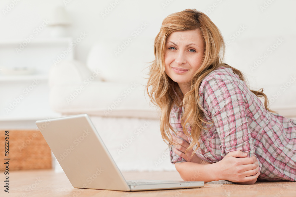 Attractive woman looking at the camera while chatting on her lap Attractive woman looking at the camera while chatting on her lap