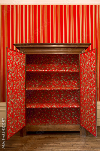 Alter Schrank