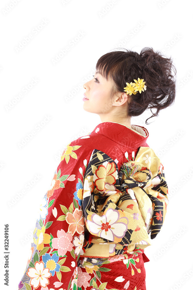 着物姿の若い女性