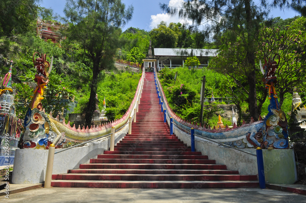 Obraz premium A stairway to the temple, Thailand