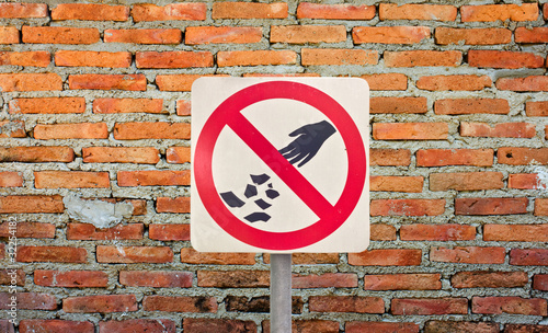 no littering warning sign isolated on wall