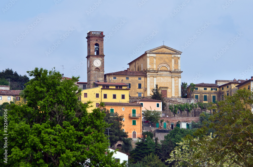 Toscana, colline Pisane:  il paese di Lorenzana