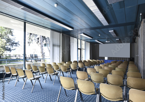 sala riunioni o conferenze con schermo photo