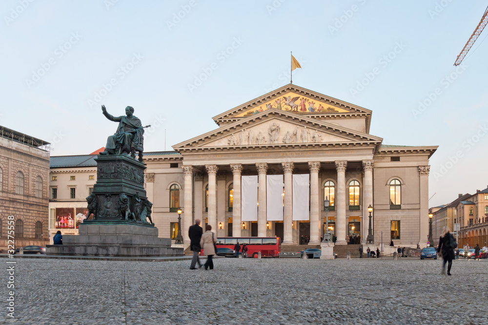 Naklejka premium Zobacz w Bawarskim Teatrze Narodowym w Monachium, Niemcy