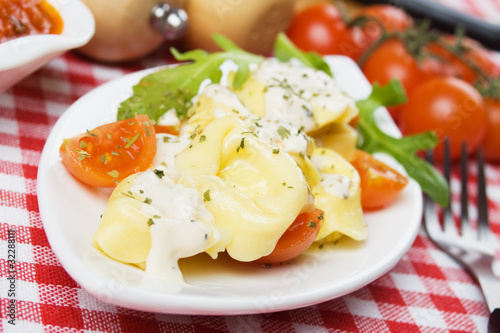 Tortellin pasta with cheese sauce