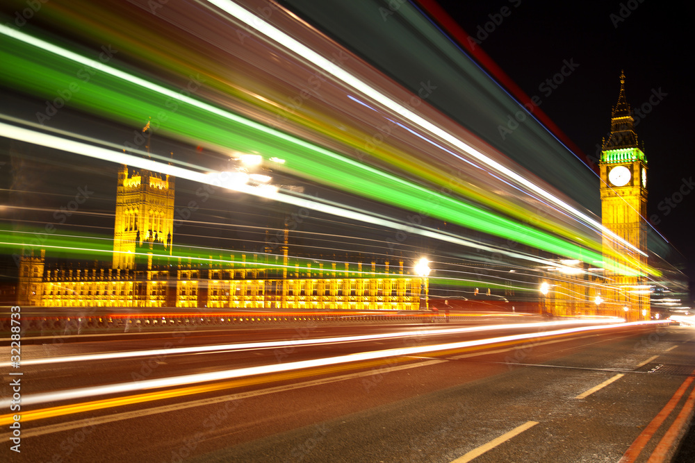 Fototapeta premium Big Ben London with lights from incoming bus