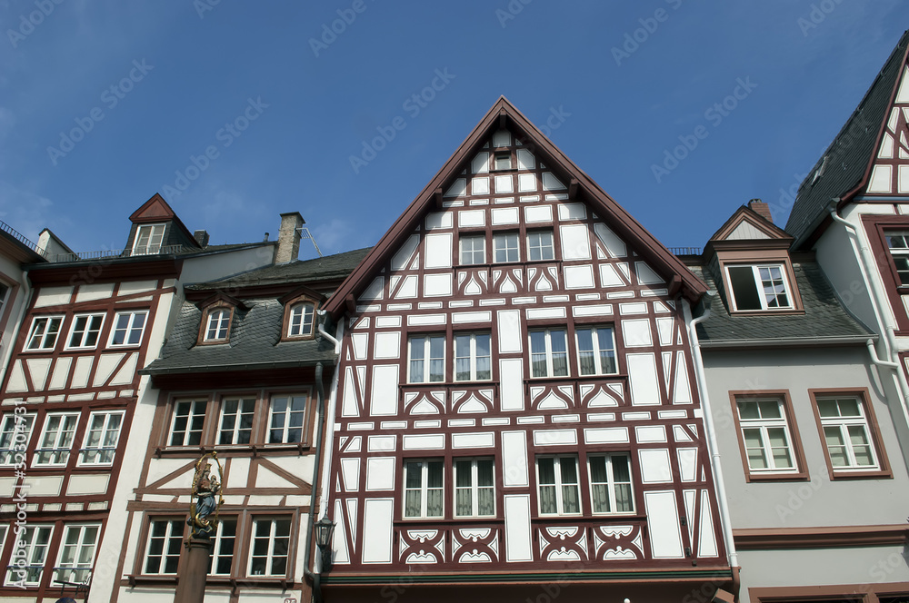 Fototapeta premium Old half timber house in the historical old town of Mainz