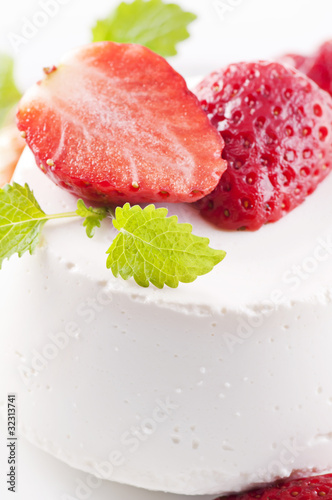 Ricotta mit Erdbeeren