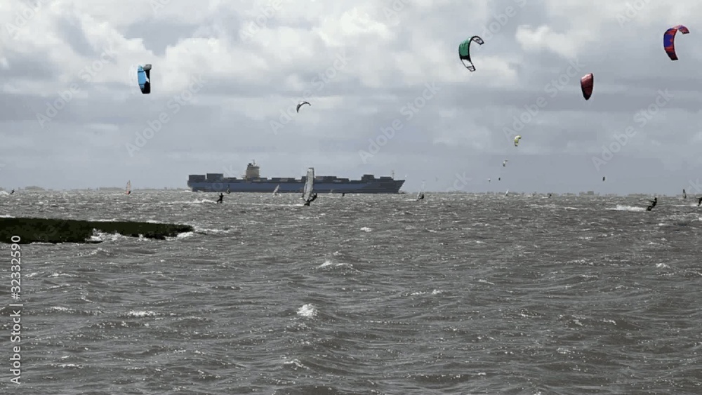 Kitesurfen bei Sturm