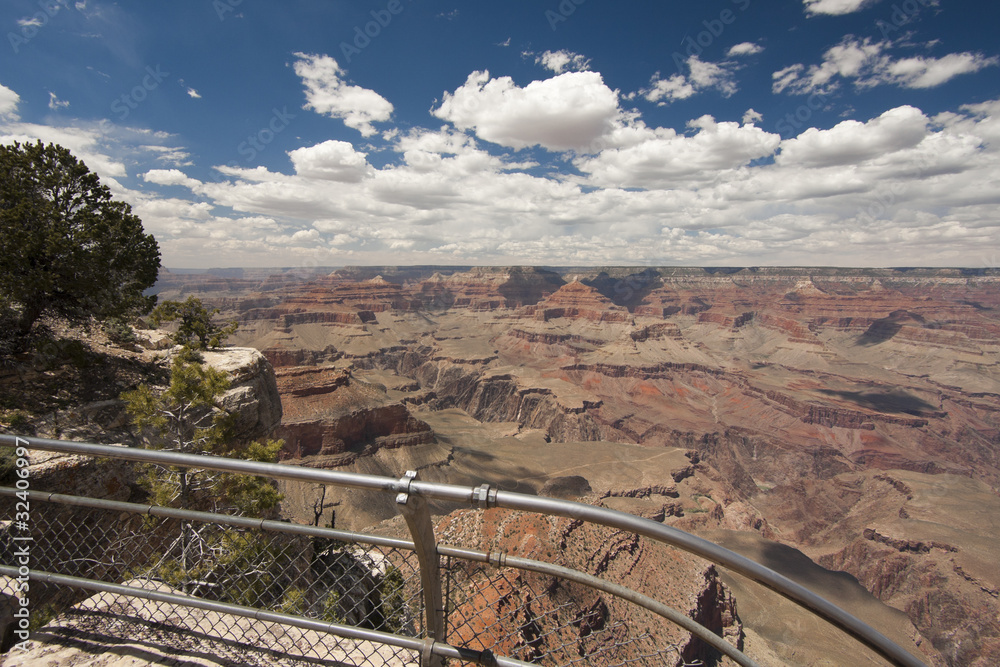 Obraz premium Beautiful Grand Canyon Landscape View Tourist Railing