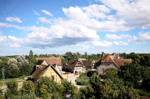 piccolo villaggio nella campagna francese photo