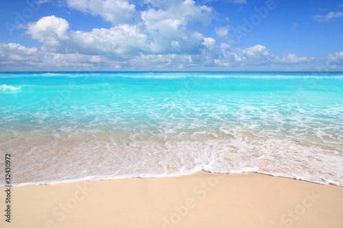 Caribbean turquoise beach perfect sea sunny day © lunamarina