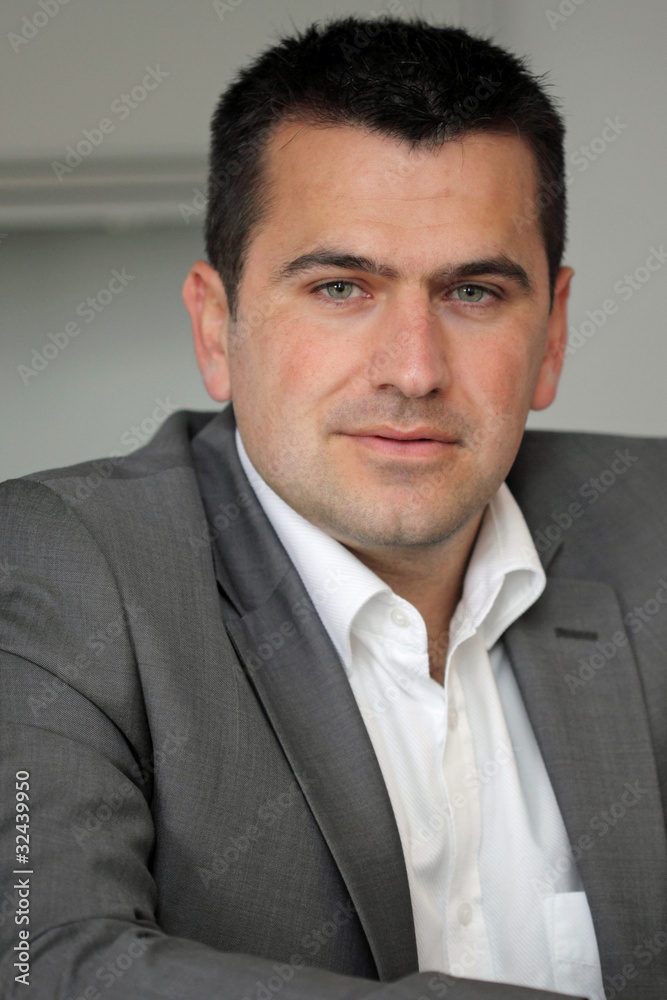 Homme (30-40 ans) : expert métier et professionnel Homme (30-40 ans) : expert métier et professionnel