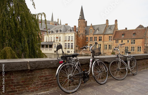 Edificios de Brujas y bicicletas