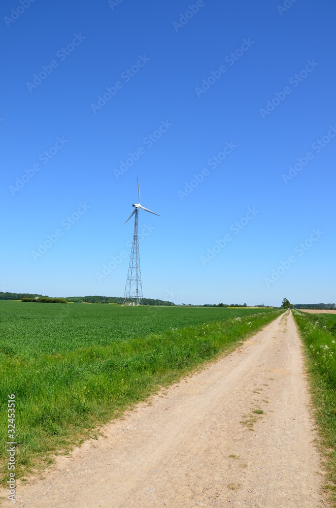 Windrad und Landschaft Windrad und Landschaft
