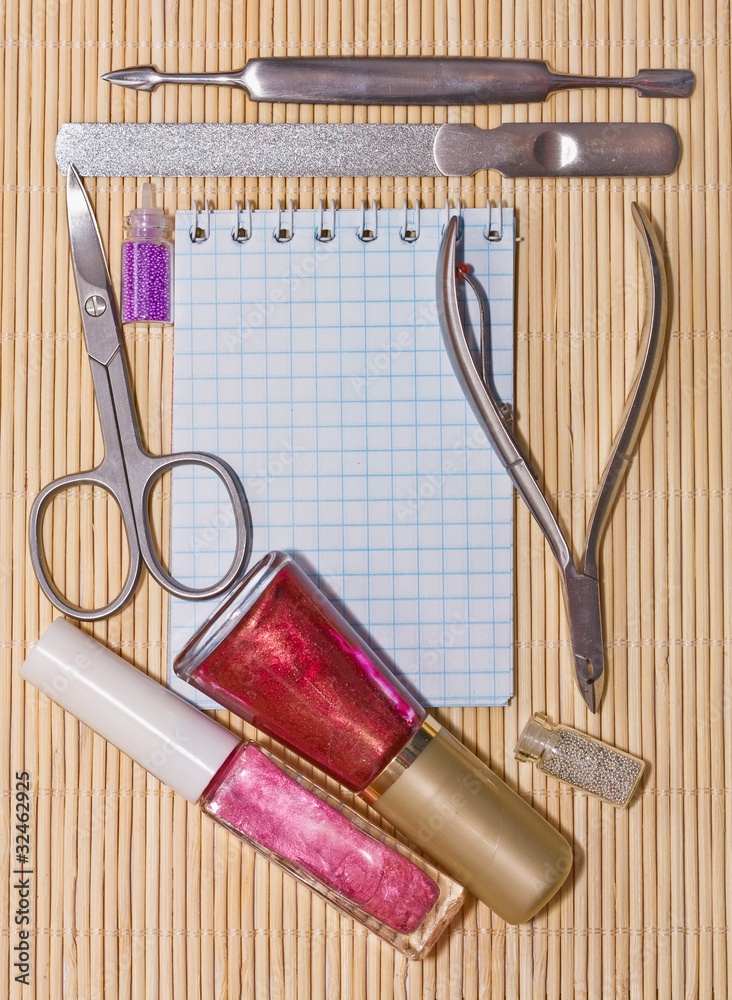 Naklejka premium Accessories to manicure. An empty place for your text.