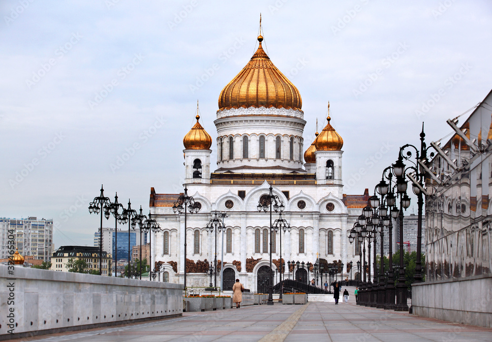Храм Христа Спасителя. Москва. Вид с пешеходного моста.