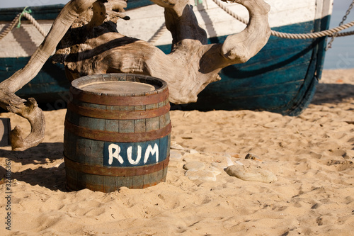 Murais de parede Barrel of rum on the seashore