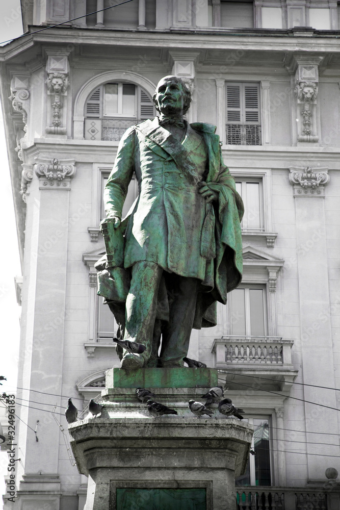 Foto Stock statua di Carlo Cattaneo Adobe Stock