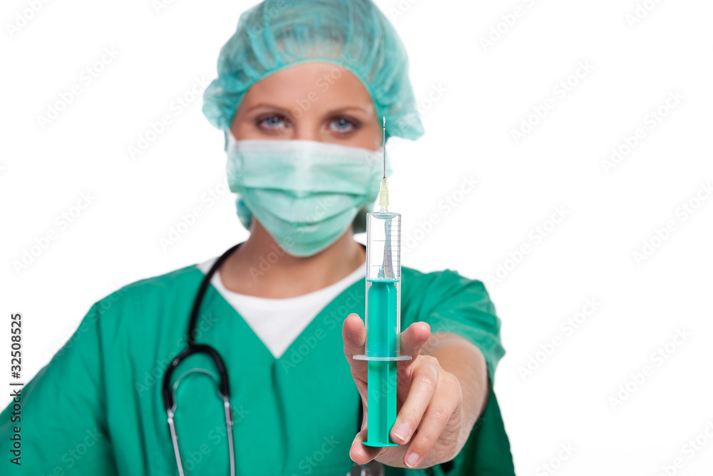 junge ärztin mit spritze in der hand junge ärztin mit spritze in der hand