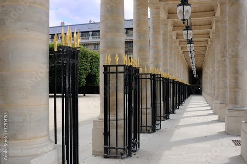 Photos Paris, Galerie de l'entrée des jardins du Palais Royal