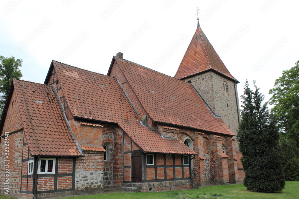 St. Bartholomäus-Kirche in Kirchwalsede (Niedersachsen) St. Bartholomäus-Kirche in Kirchwalsede (Niedersachsen)