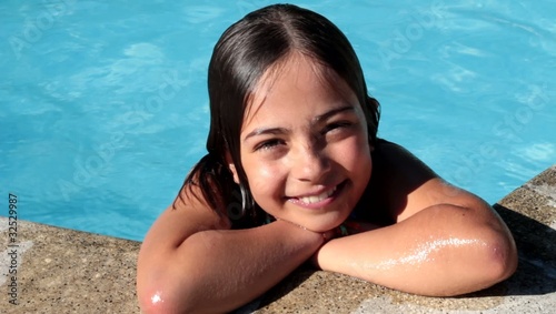 baignade dans la piscine
