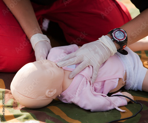Obraz na płótnie infant dummy first aid