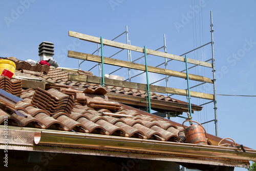 Renovation work on a roof