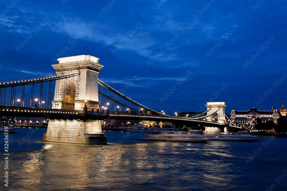 Obraz premium Hungary, Budapest, Chain Bridge.