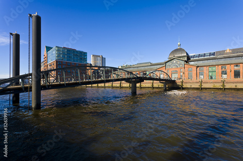 Bruecke Auktionshalle Fischmarkt 1