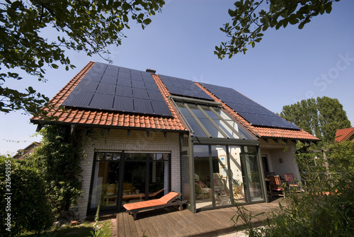 Wohnhaus mit Solarzellen