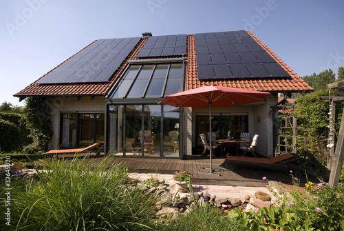 Wohnhaus mit Solarzellen