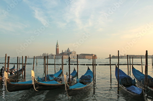 Gondoles - Venise © swansarl